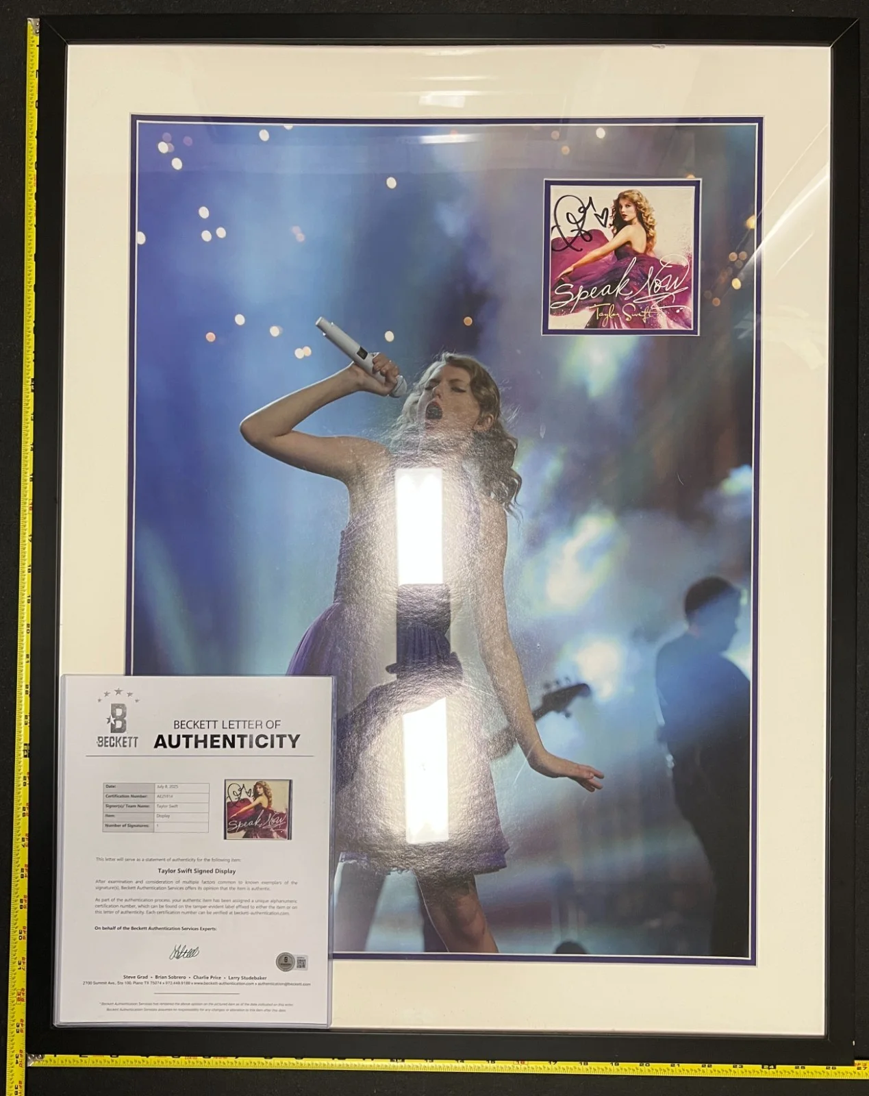 Taylor Swift Signed Speak Now CD Album 26.5x33.5" World Tour Display Beckett LOA, изображение 2