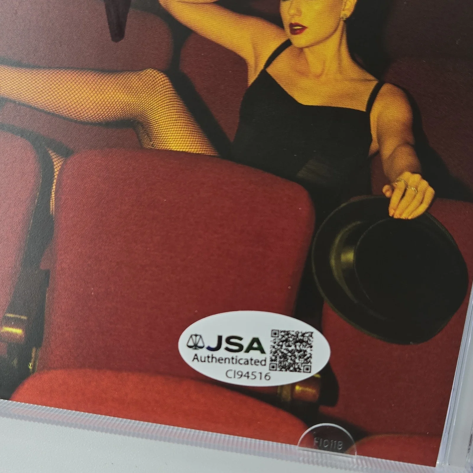 The Life of a Showgirl Autographed CD & Booklet JSA Authenticated, изображение 2