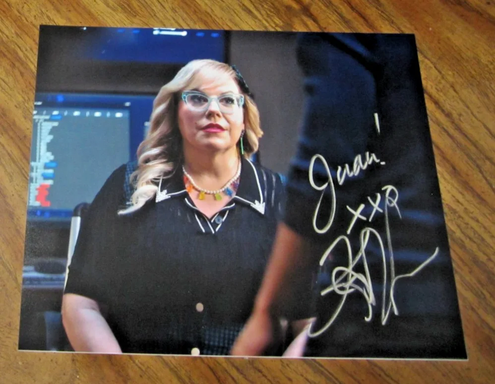 Kirsten Vangsness — Kirsten Vangsness Actress Signed 8X10 Photo "Criminal Minds" Penelope Garcia
