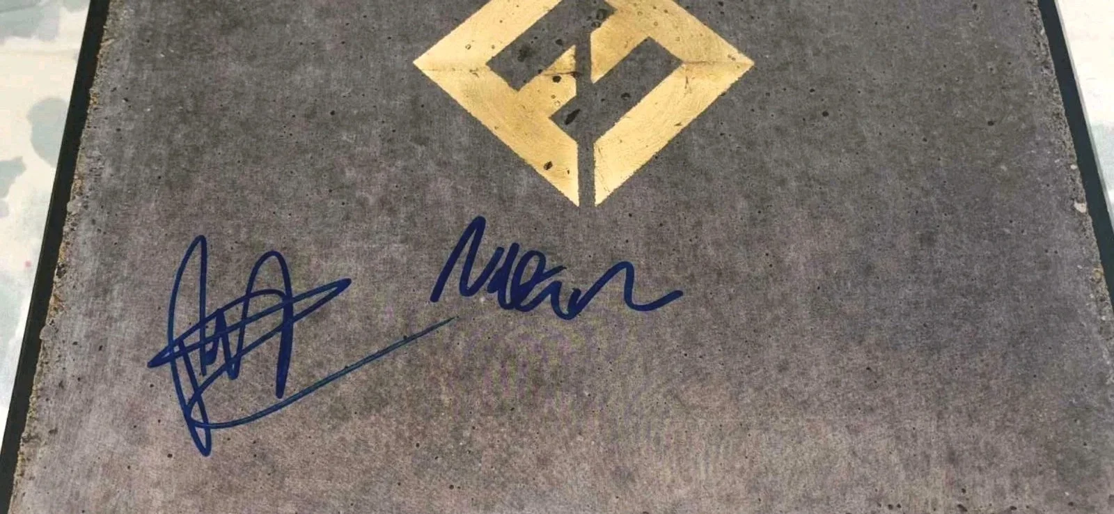 FOO FIGHTERS SIGNED PAT SMEAR/ NATE M. Signed CONCRETE & GOLD Vinyl Record RACC, image 3