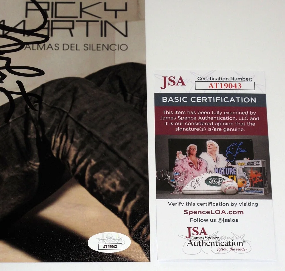 RICKY MARTIN — Ricky Martin signed "ALMAS DEL SILENCIO" 10x10 Photo EXACT PROOF a JSA COA, image 3