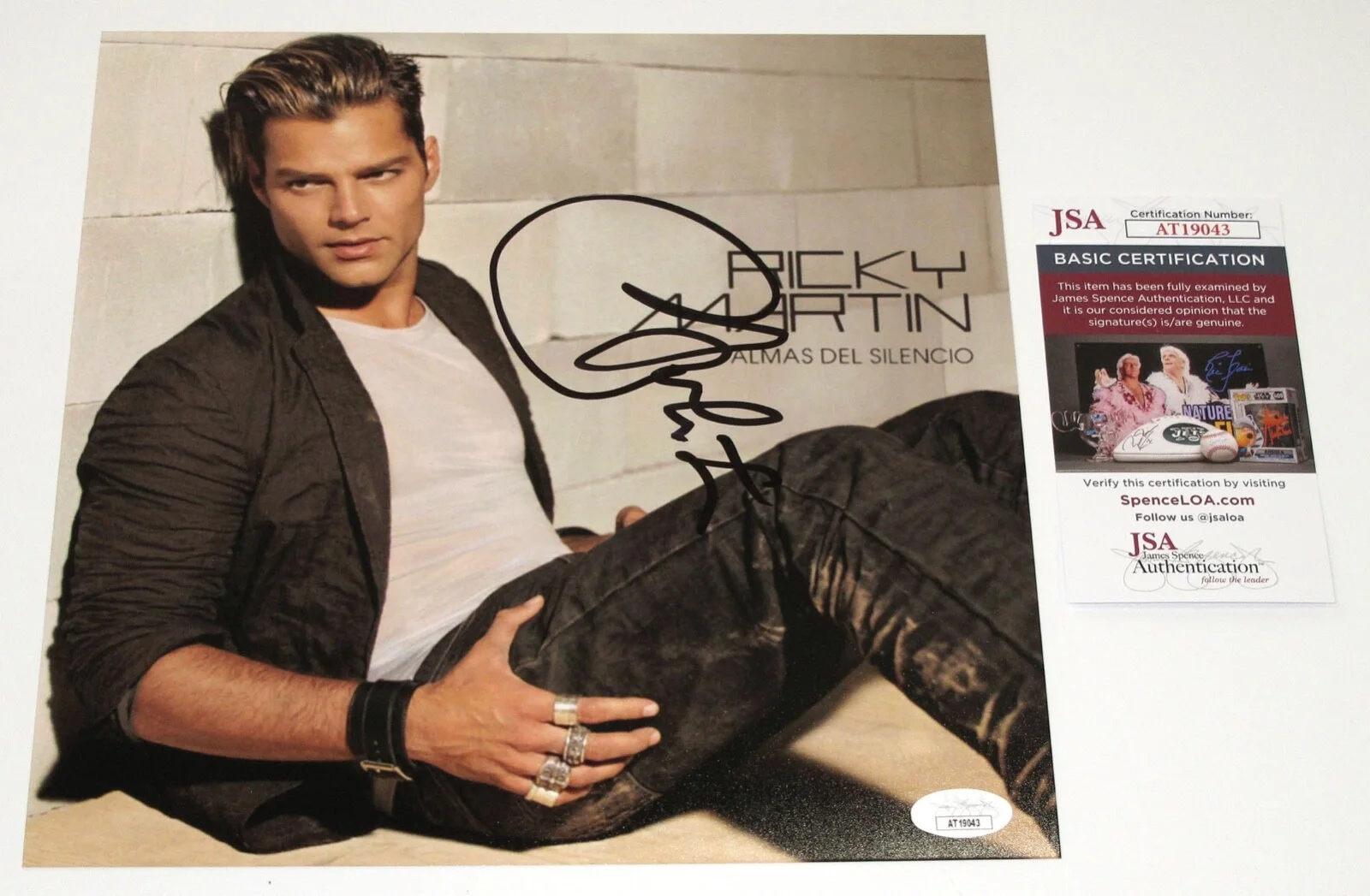 RICKY MARTIN — Ricky Martin signed "ALMAS DEL SILENCIO" 10x10 Photo EXACT PROOF a JSA COA, image 5