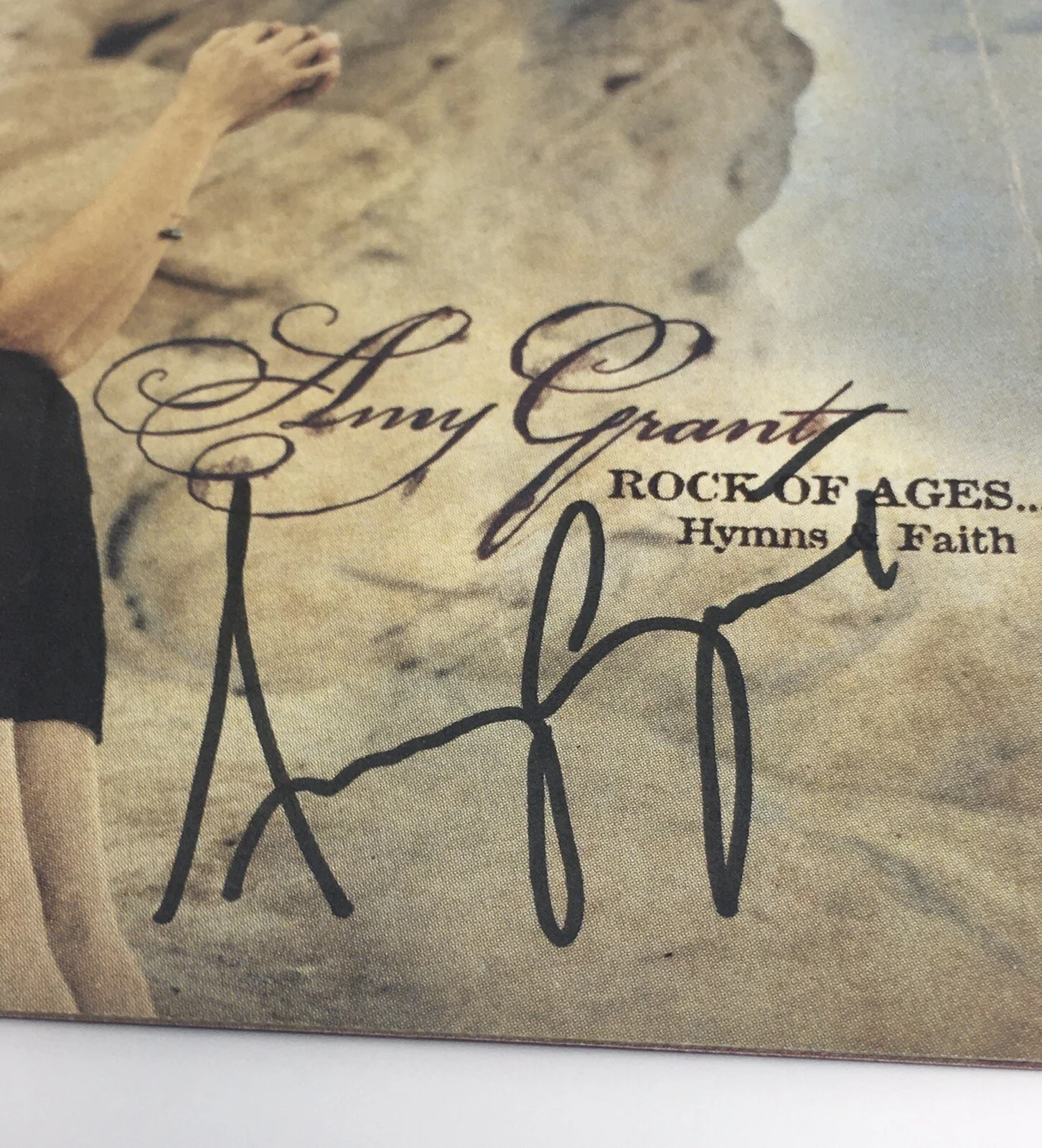 AMY GRANT “Rock Of Ages... Hymns & Faith” SIGNED Autographed CD Cover Autograph, изображение 2