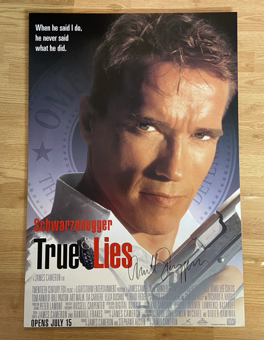 Arnold Schwarzenegger — Arnold Schwazenegger Signed True Lies Movie Poster 38" x 25.5" w/ COA Play Ball, изображение 2