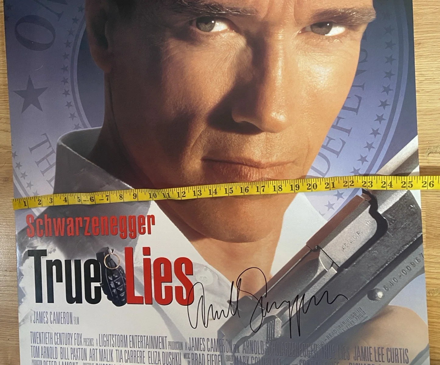Arnold Schwarzenegger — Arnold Schwazenegger Signed True Lies Movie Poster 38" x 25.5" w/ COA Play Ball, изображение 5