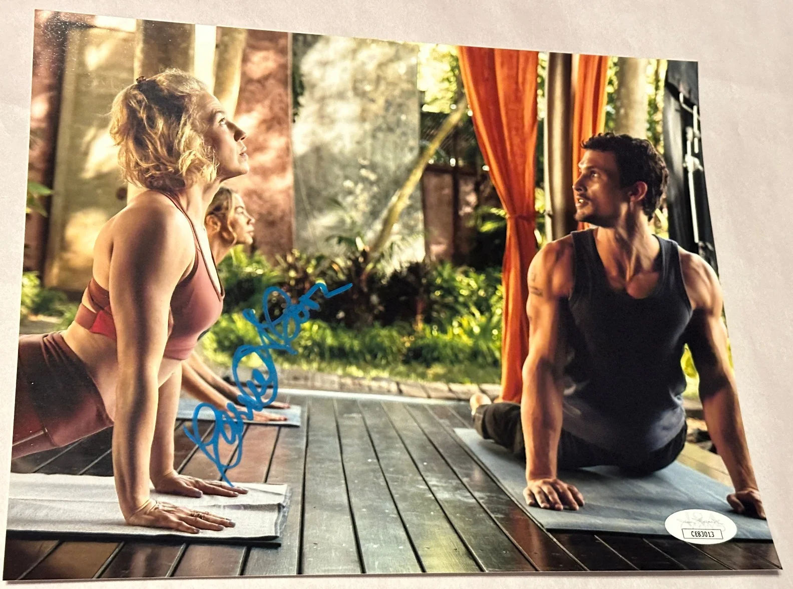 Carrie Coon Signed The White Lotus 8x10 Autographed Photo with JSA COA, image 2