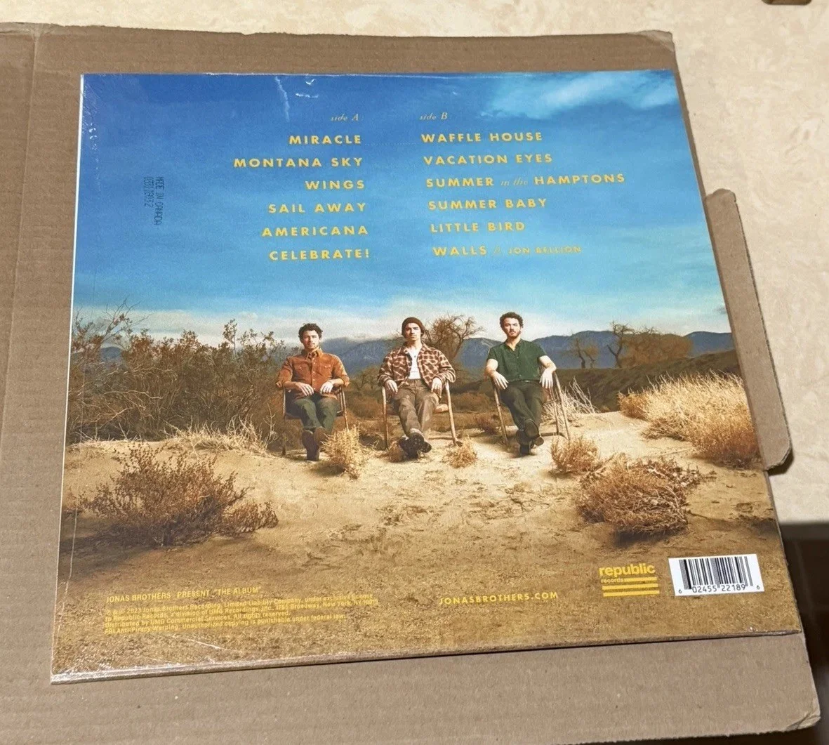 JONAS BROTHERS - THE ALBUM VINYL + SIGNED POSTER BUNDLE ( 2 LP ), image 2