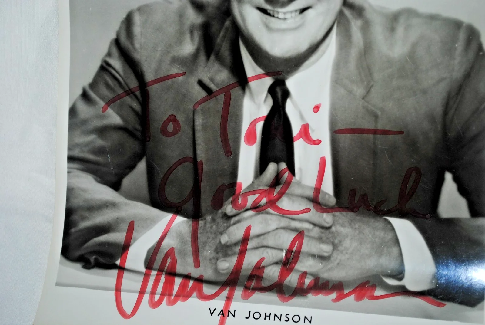 Van Johnson — Van Johnson, movie star vintage promotional 8x10 photo, SIGNED, personalized RED, изображение 2