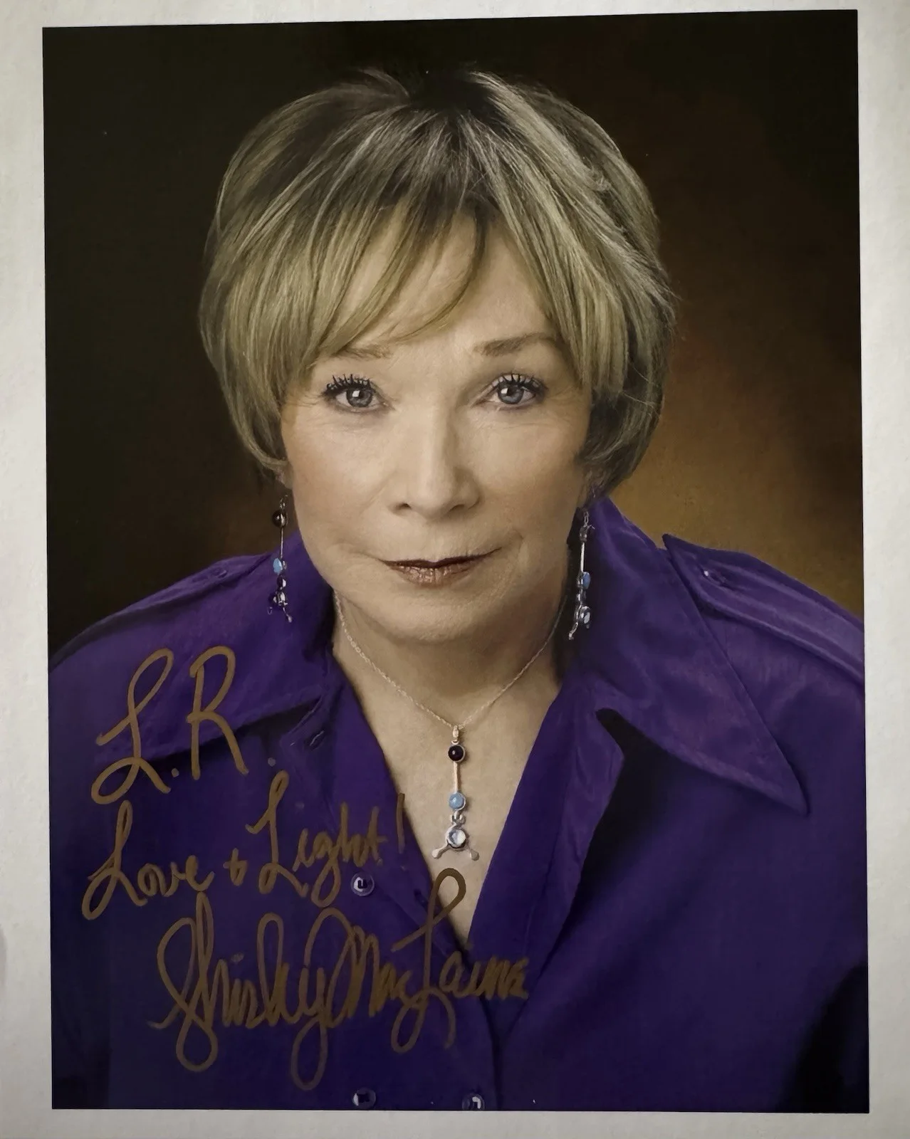Shirley MacLaine — Shirley MacLaine Signed 8 X 10 Photo Legendary Actress W/COA Steel Magnolias ￼