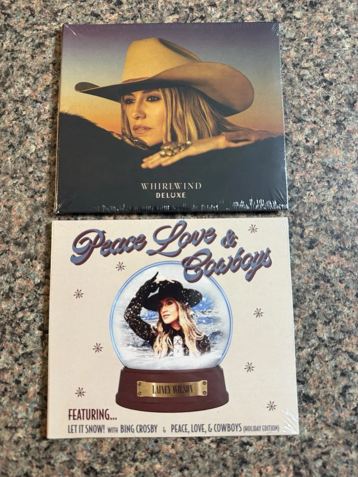 Lainey Wilson Signed Photo W/ Two CDs!!, image 4