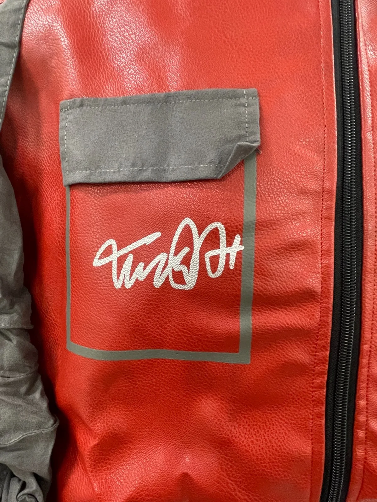 MICHAEL J FOX — Michael J Fox Signed Back to the Future Jacket Marty McFly Auto Beckett Witness, изображение 3