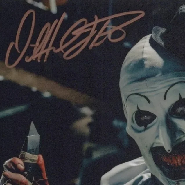 David howard Thornton — DAVID HOWARD THORNTON - 'Art The Clown' In "TERRIFIER 3" Signed 8x10 w/COA., изображение 2