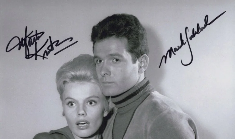 Mark Goddard, Marta Kristen — "LOST IN SPACE" - 'MARK GODDARD' & 'MARTA KRISTAN' Signed 8x10 B&W Photo W/COA, изображение 4