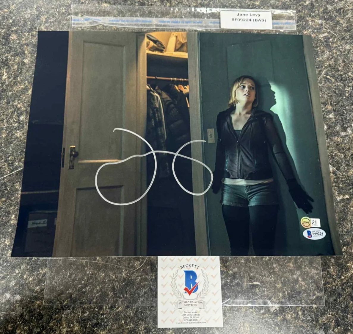 Jane Levy — **NICE** Jane Levy Signed Autograph "Don't Breath" 11x14 Photo w/ Beckett C.O.A