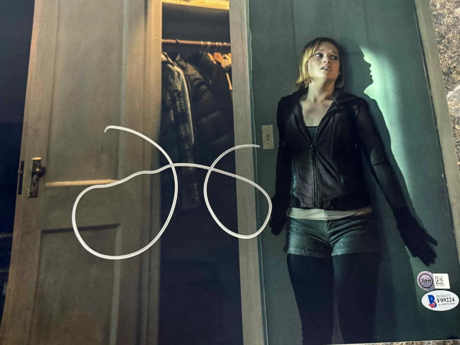 Jane Levy — **NICE** Jane Levy Signed Autograph "Don't Breath" 11x14 Photo w/ Beckett C.O.A, изображение 4