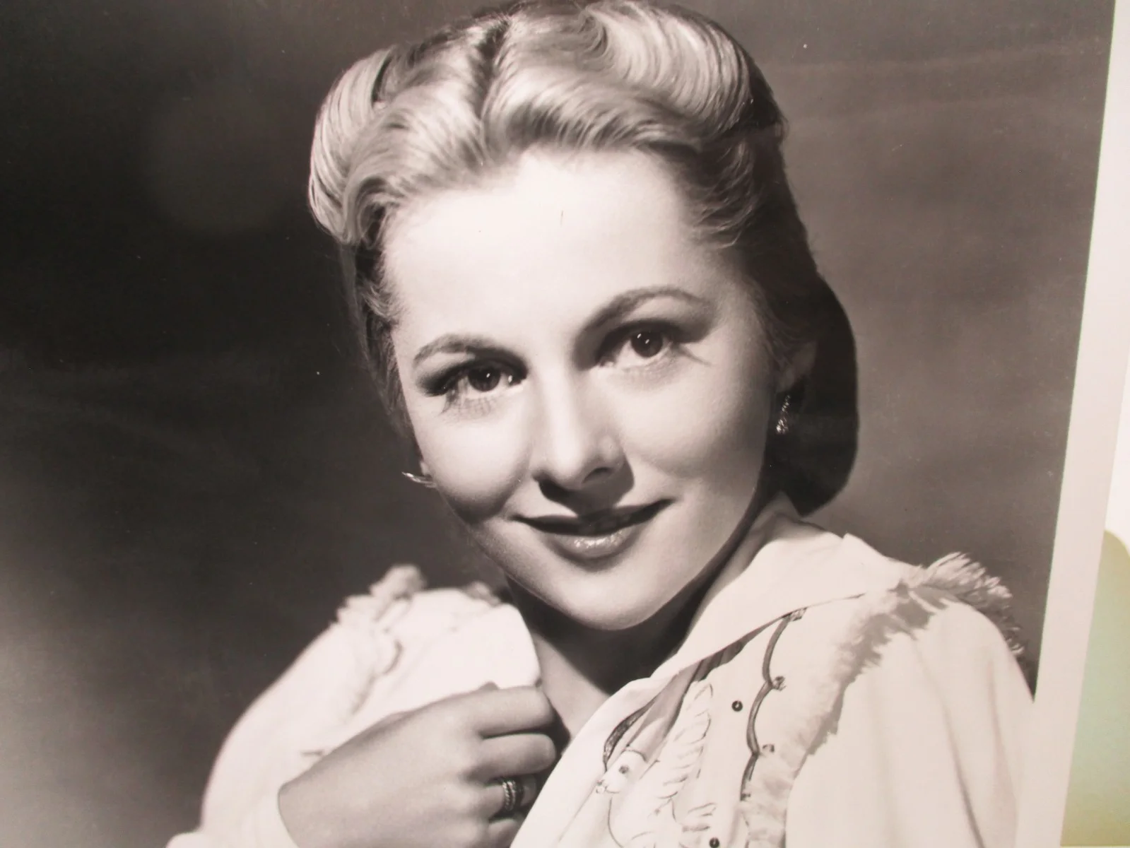 Autograph SIGNED JOAN FONTAINE (Suspicion & Rebecca ) w/ COA Bonus Photo CM5802, изображение 3