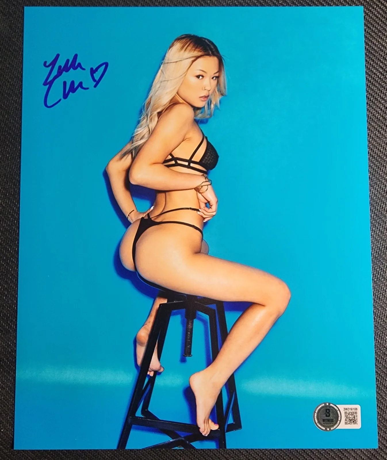 Lulu Chu — Lulu Chu Signed 8x10 Photo Adult Star Beckett Witnessed