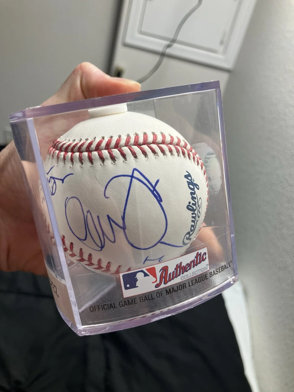 COMIC LEGEND GEORGE LOPEZ AUTOGRAPHED OFFICIAL MAJOR LEAGUE BASEBALL!, image 3