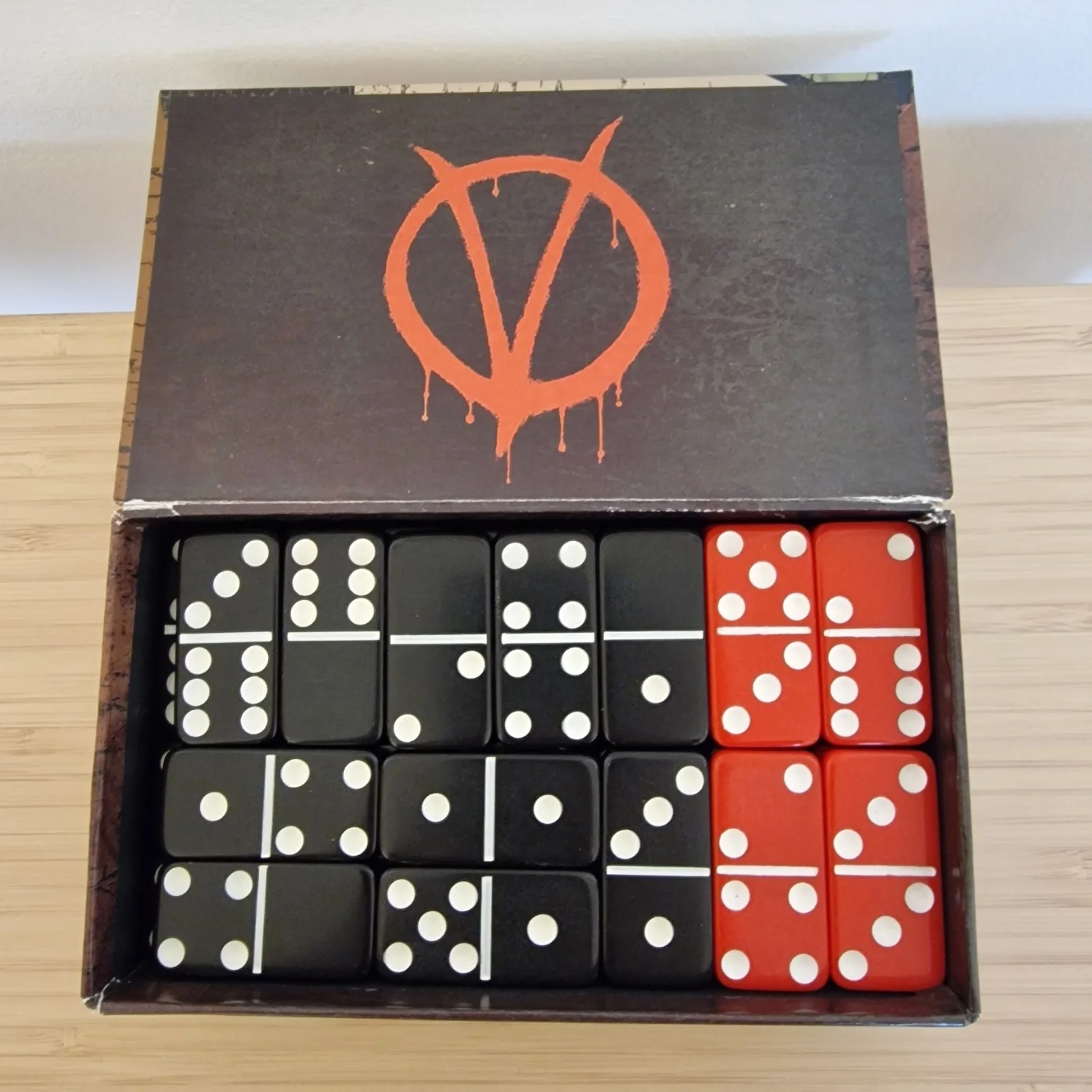 V for Vendetta Promotional Domino Set - Rare 2006 Film Movie Promo - Official 🎭, изображение 2