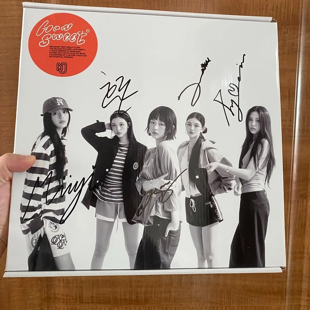 NEWJEANS NEW JEANS HOW SWEET&BUBBLE GUM CD K-POP GROUP AUTOGRAPHED SIGNED RARE, изображение 2