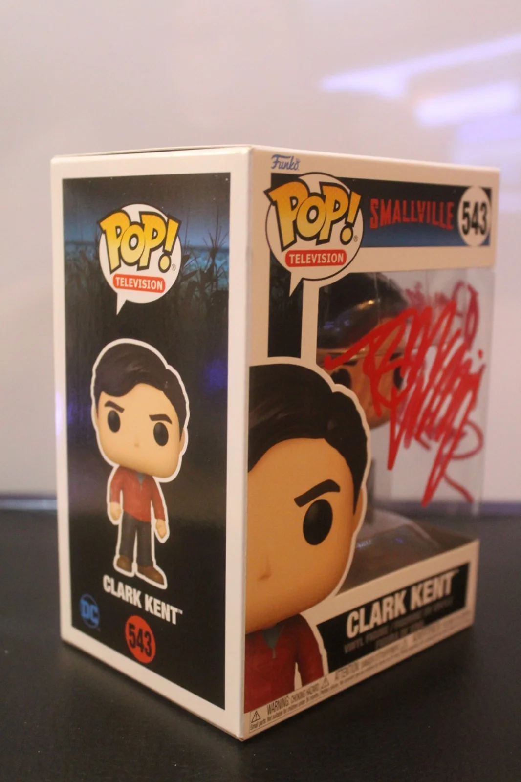 Tom Welling — Signed Funko Pop #543 Smallville - Clark Kent - Tom Welling + COA, image 4