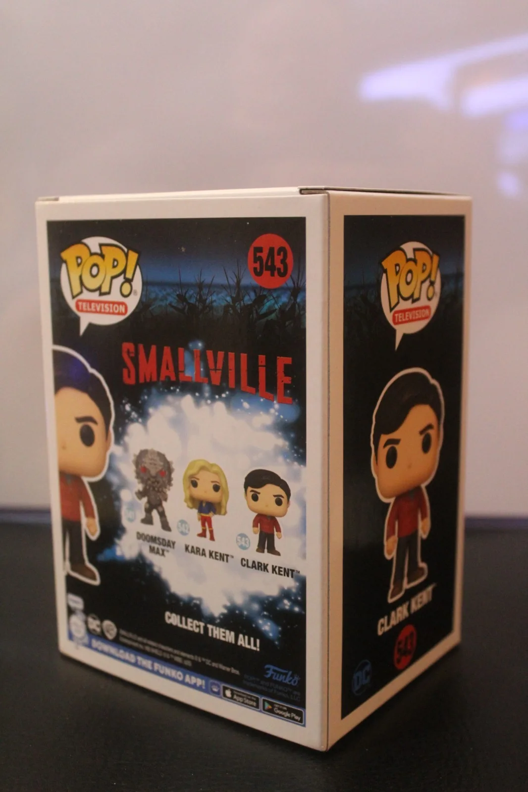 Tom Welling — Signed Funko Pop #543 Smallville - Clark Kent - Tom Welling + COA, image 5