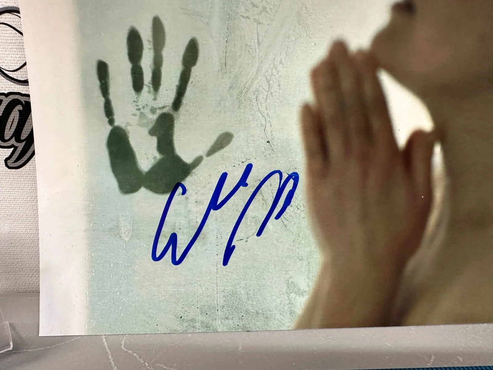 MAD MEN PEGGY OLSON HANDMAID'S TALE — ELISABETH MOSS INVISIBLE MAN SIGNED AUTOGRAPHED 8X10 PHOTOGRAPH-BECKETT BAS COA, изображение 2