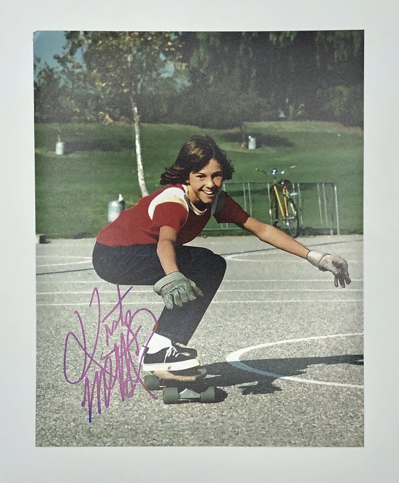 Kristy McNichol — Kristy McNichol Signed 8x10 Photo Skateboard Vintage Style COA - Emmy Winner