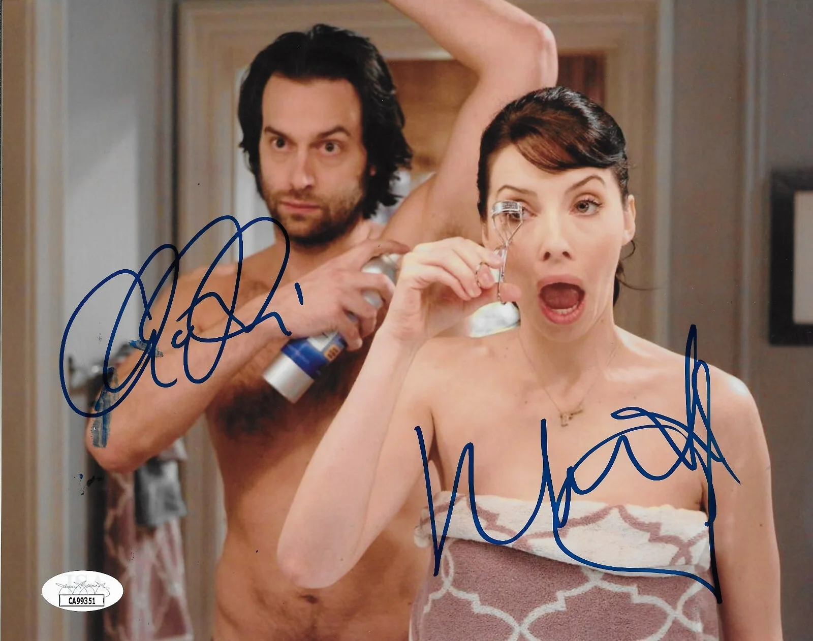 Chris D'Elia — Signed Chris D'Elia Whitney Cummings Undateable 8x10 Photo #1 JSA Authentication, изображение 2