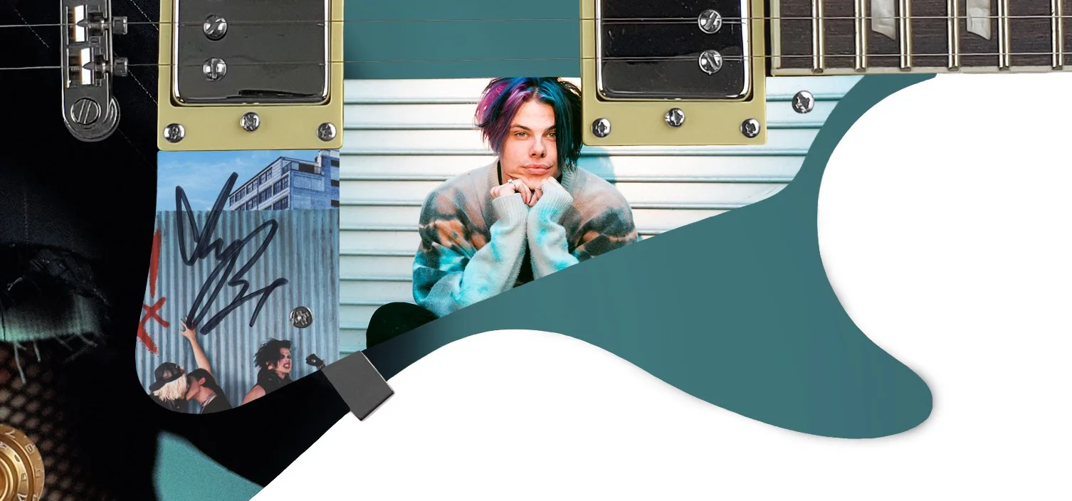Yungblud — Yungblud Autographed Signed Electric LP Custom Photo Guitar Weird! ACOA, изображение 2