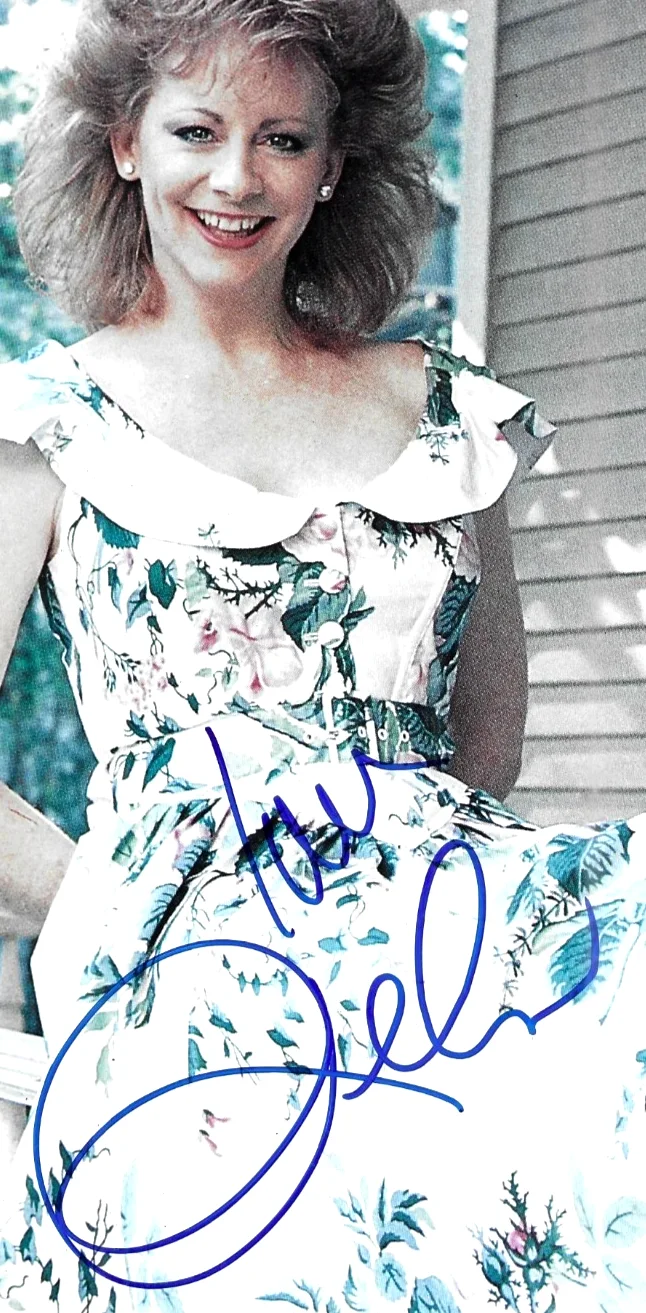 Reba McEntire signed 8x10 color photo, image 2