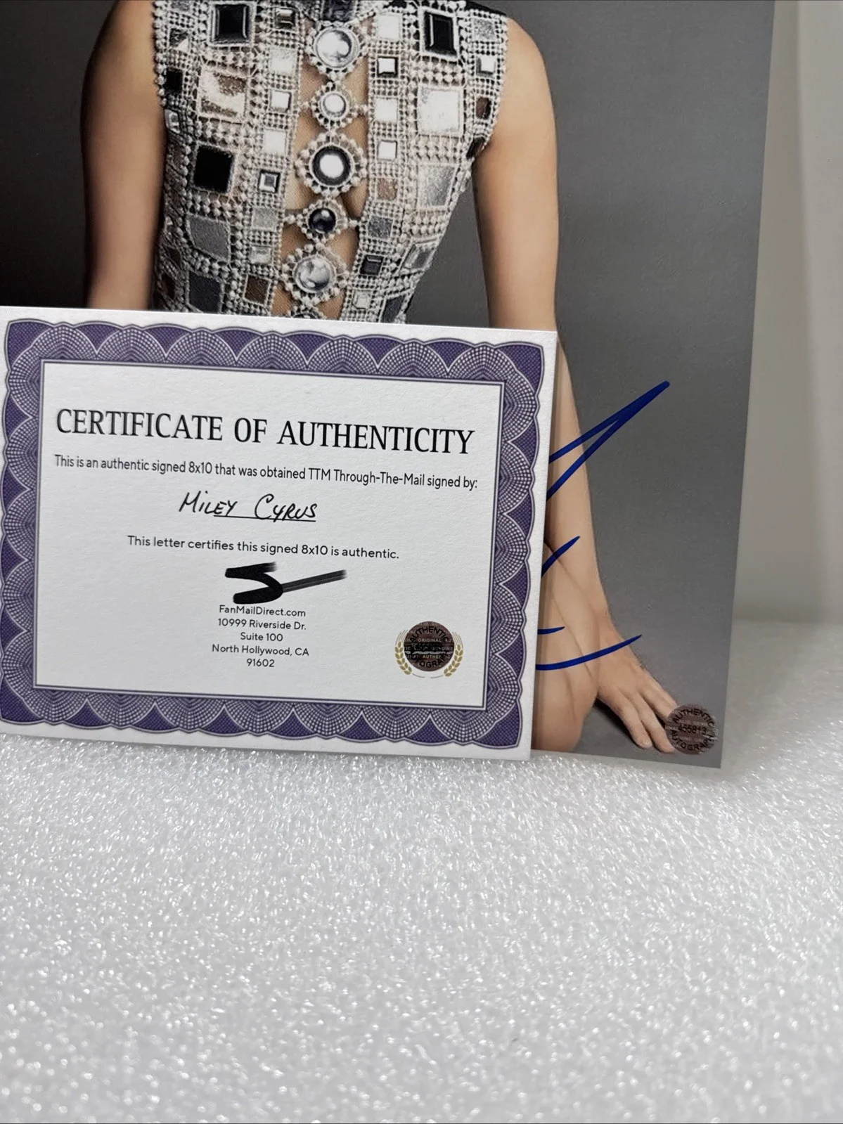 Miley Cyrus (Pop Star) Signed Autographed 8x10 photo - AUTO w/COA, изображение 2