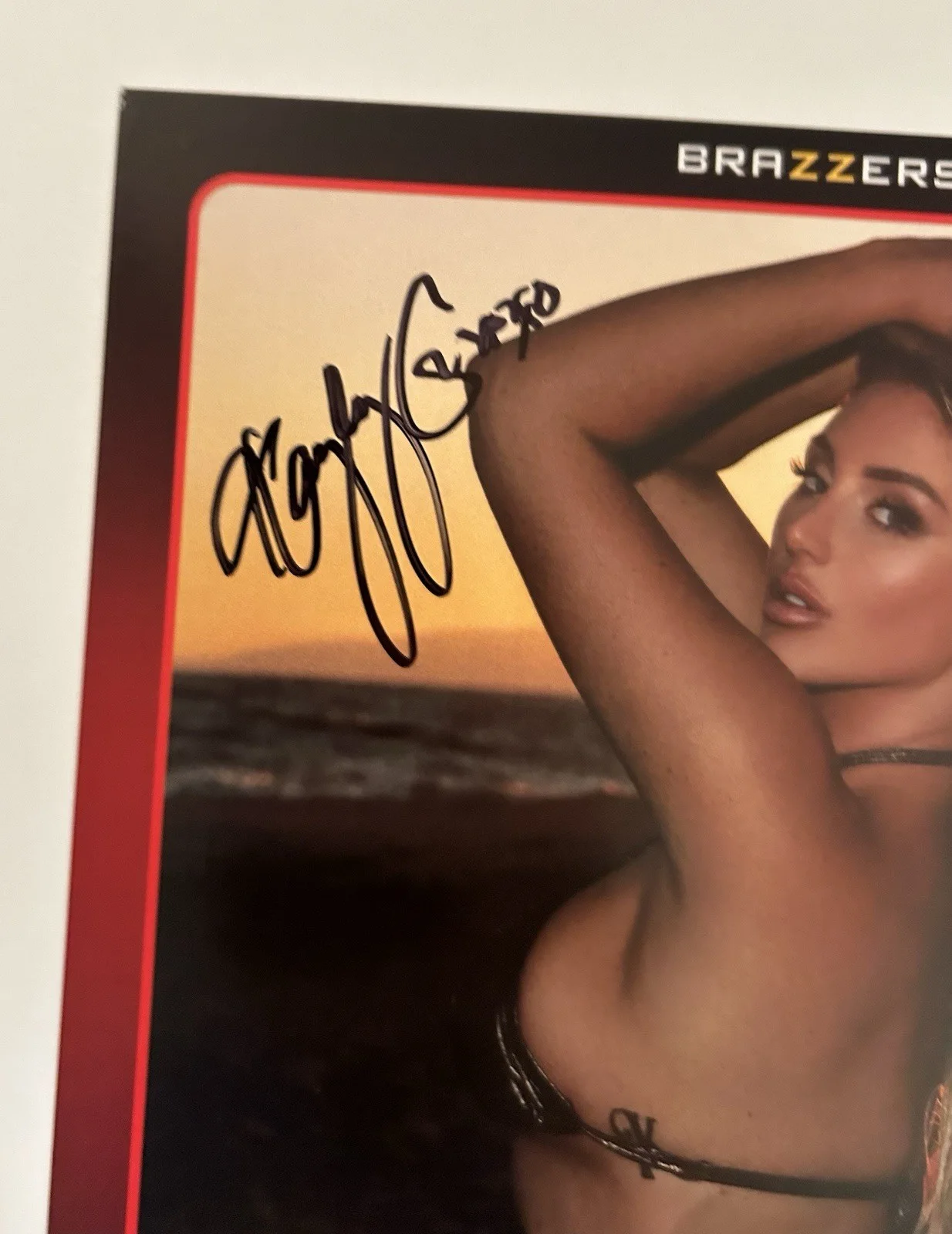 Kayley Gunner — Kayley Gunner Adult Star Brazzers Signed 8x10 Photo Card AVN Proof Pic, изображение 2