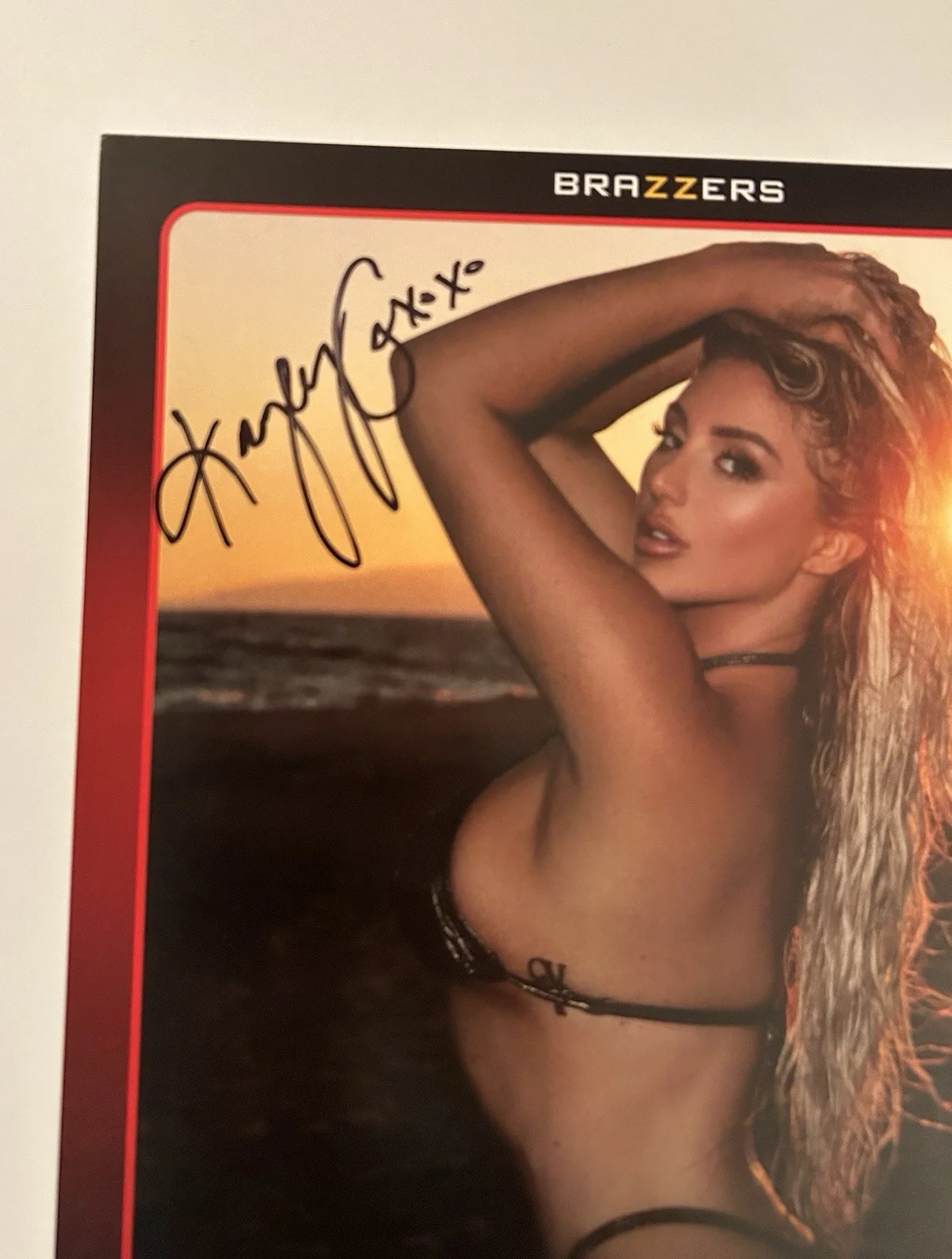 Kayley Gunner — Kayley Gunner Adult Star Brazzers Signed 8x10 Photo Card AVN Proof Pic, изображение 2