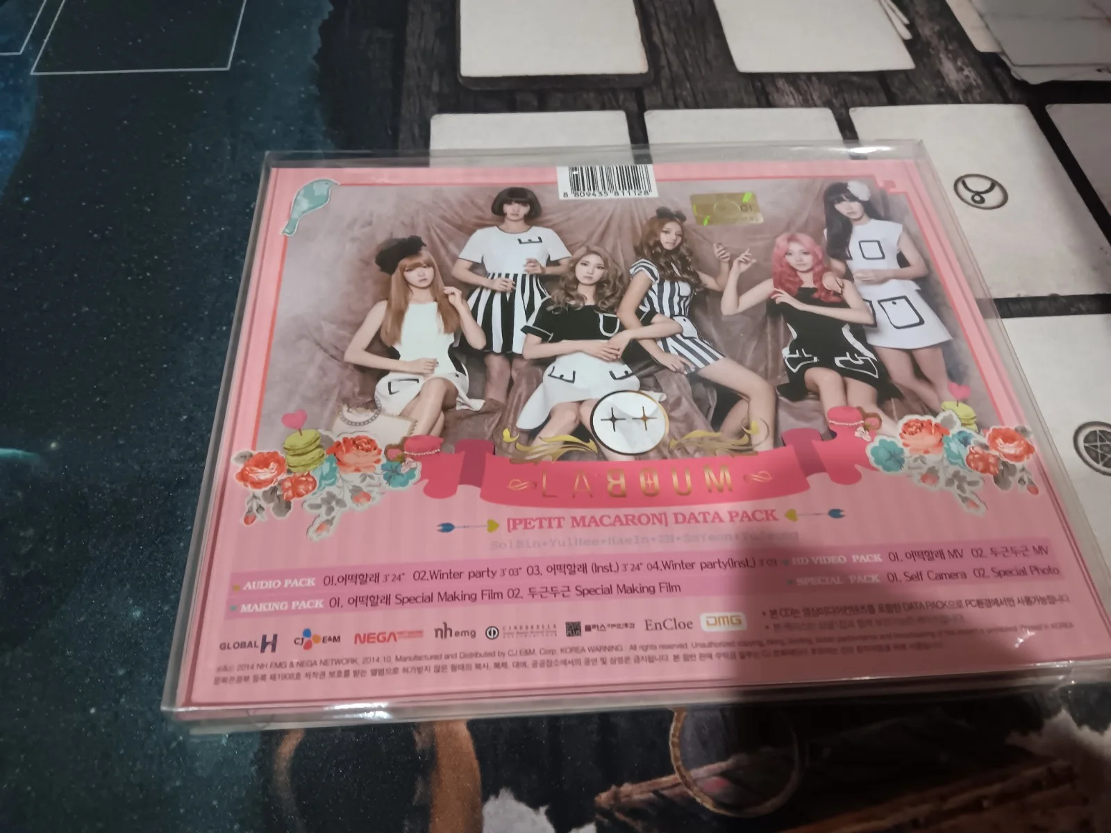 laboum petit macaron data pack used good condition., image 3