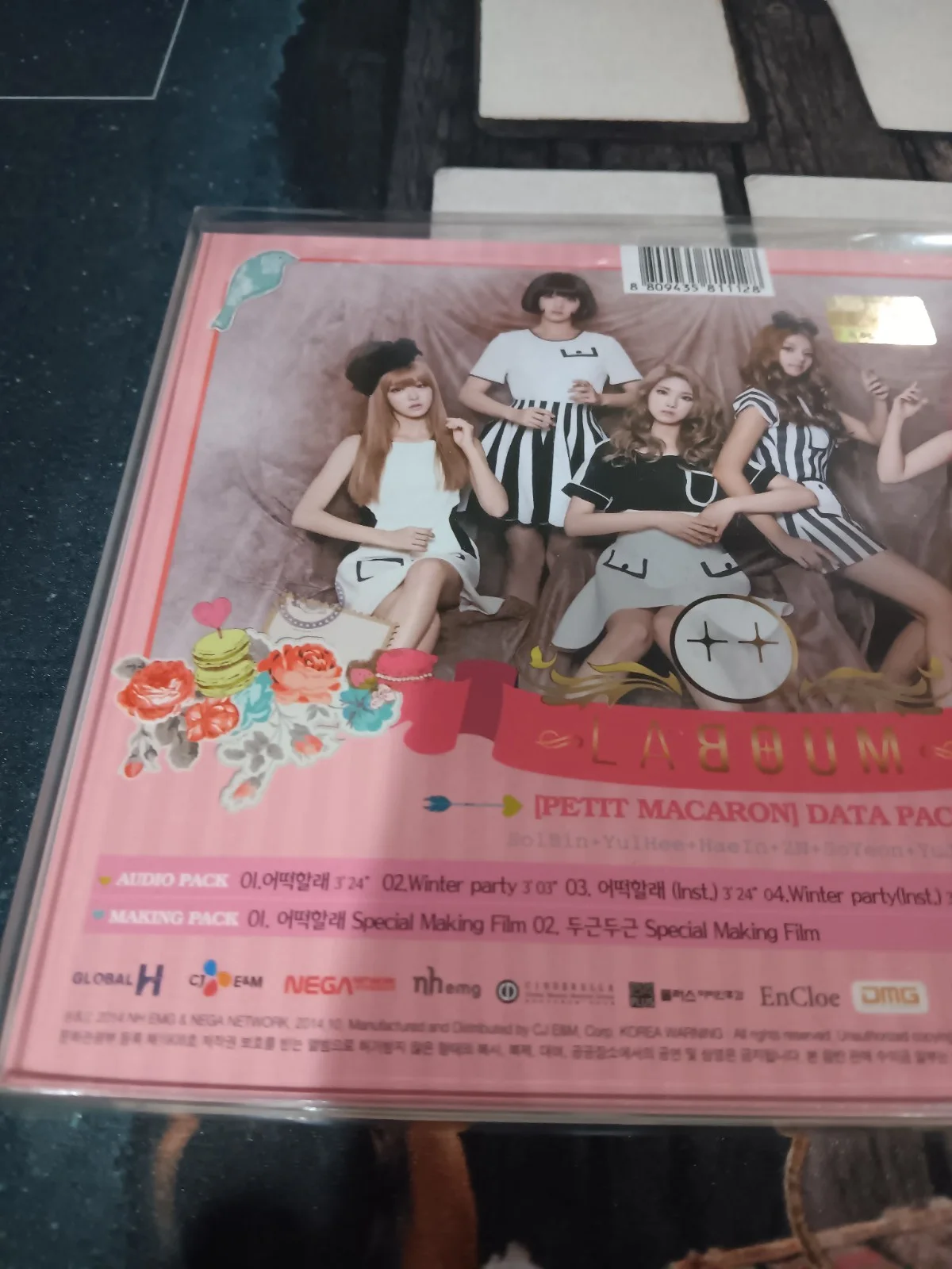 laboum petit macaron data pack used good condition., image 5