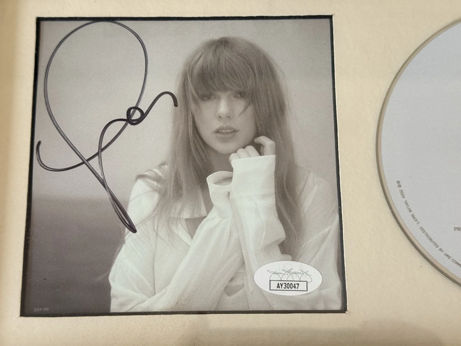 Taylor Swift The Tortured Poets Department Signed CD JSA COA, изображение 2