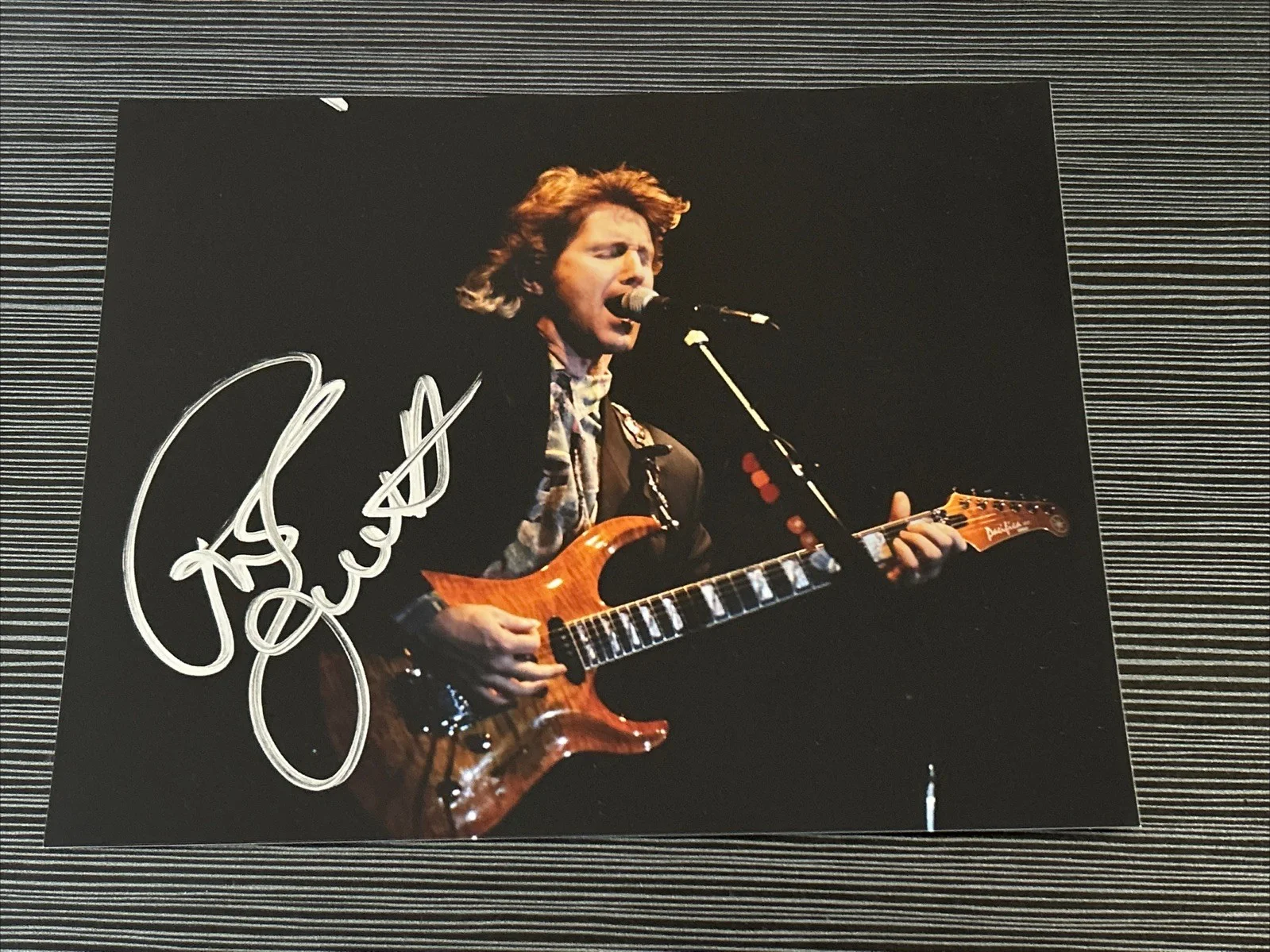 RIK EMMETT CANADIAN VOCALIST OF TRIUMPH SIGNED AUTOGRAPHED 8x10 PHOTO W/ PROOF E, изображение 2