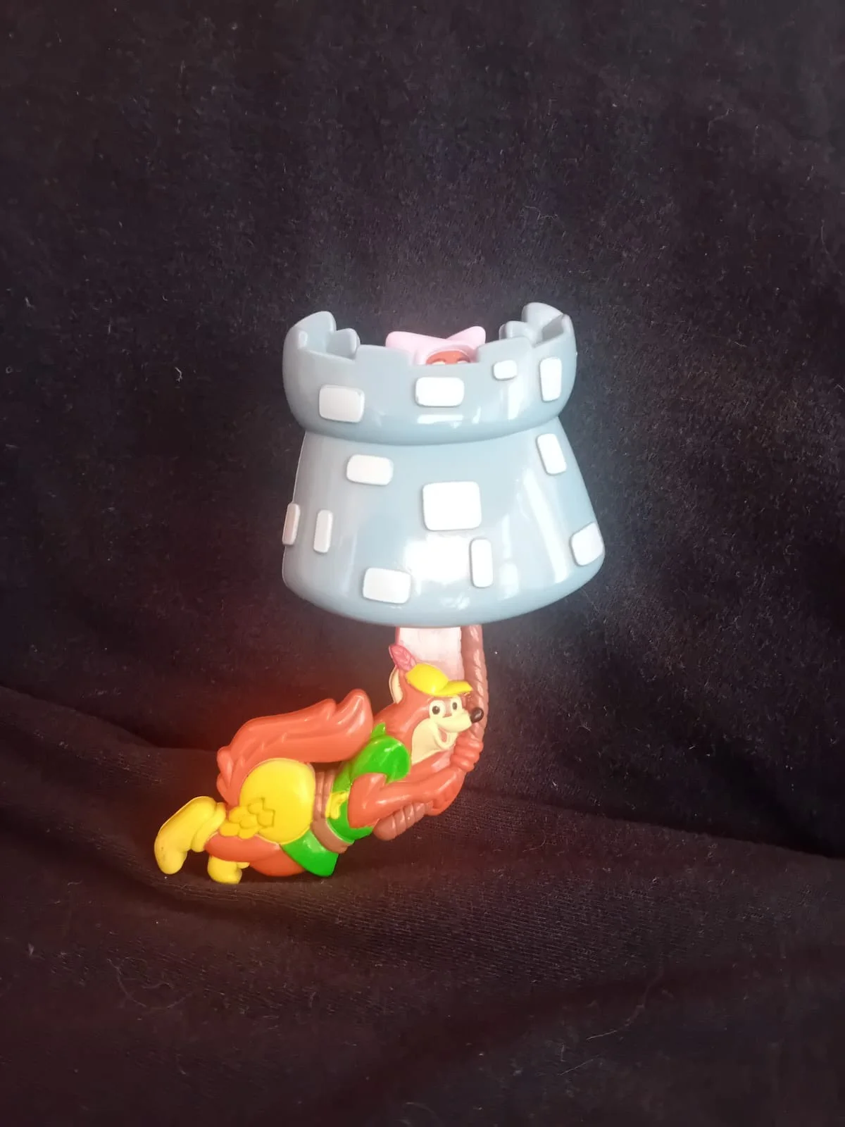 Disneys Robin Hood 1992 Burger King Toy, Clip on Swinging Robin and Marion, изображение 2