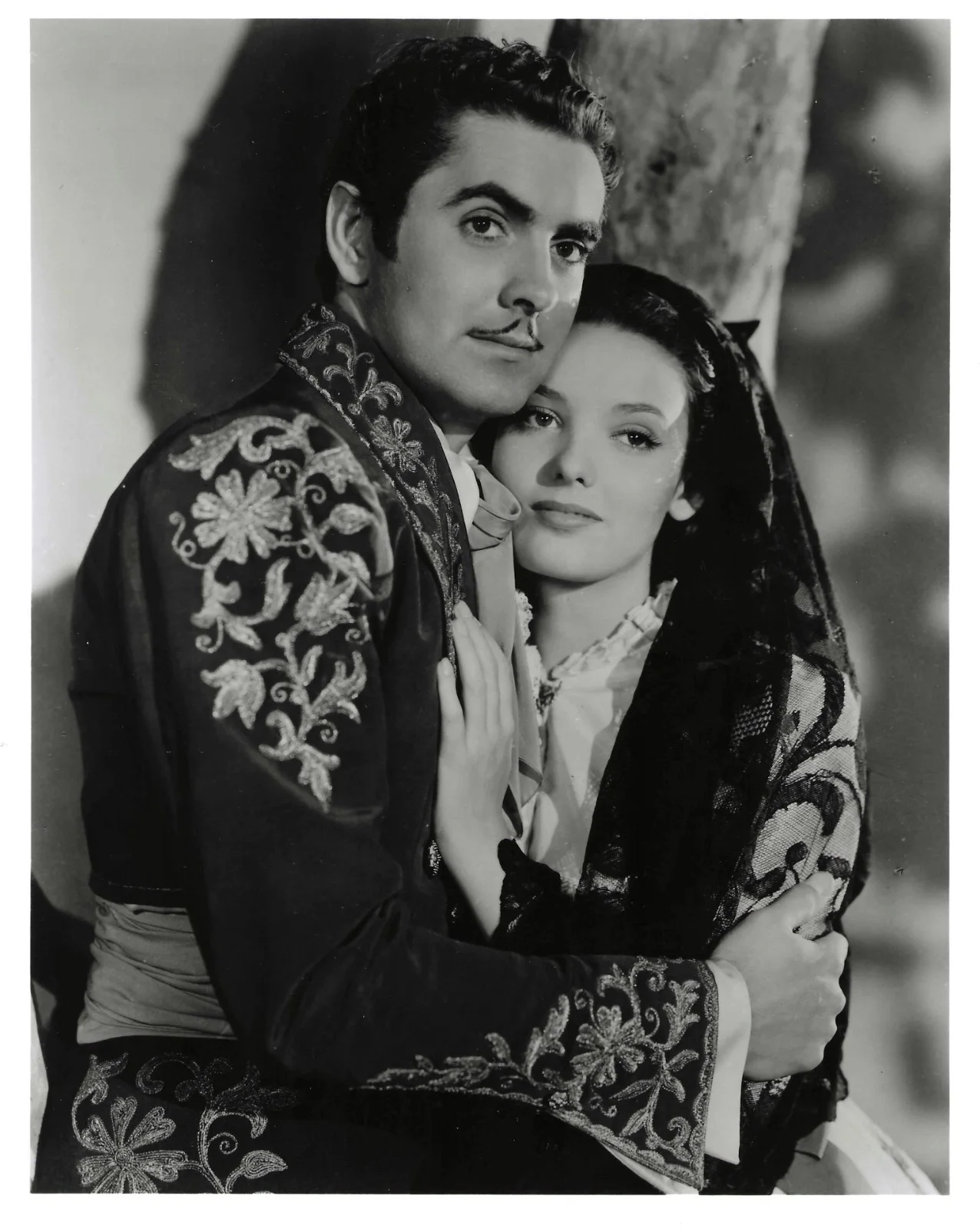 Lynn Bari, Linda Darnell — LINDA DARNELL + LYNN BARI signed page + 8x10 photo The MARK of ZORRO, изображение 4