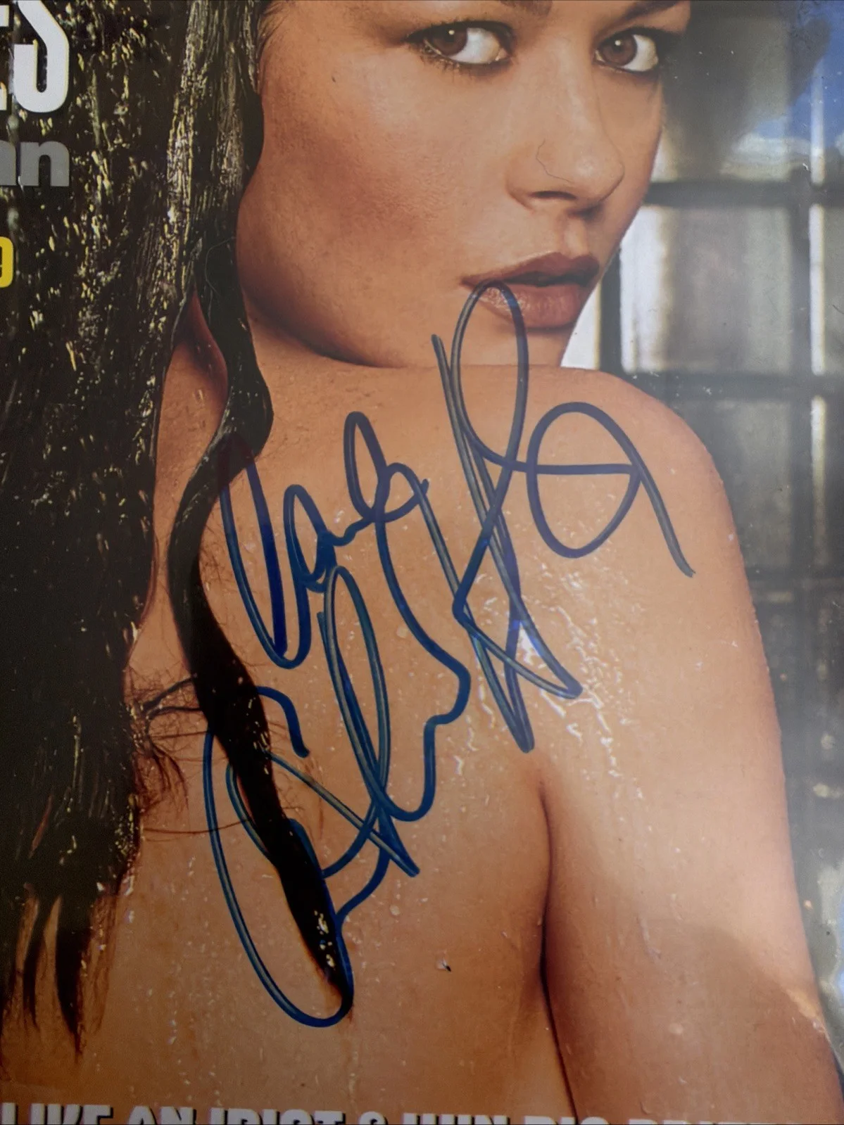 Catherine Zeta Jones — Catherine Zeta Jones Autographed 1999 Details Magazine PSA Certified, изображение 3