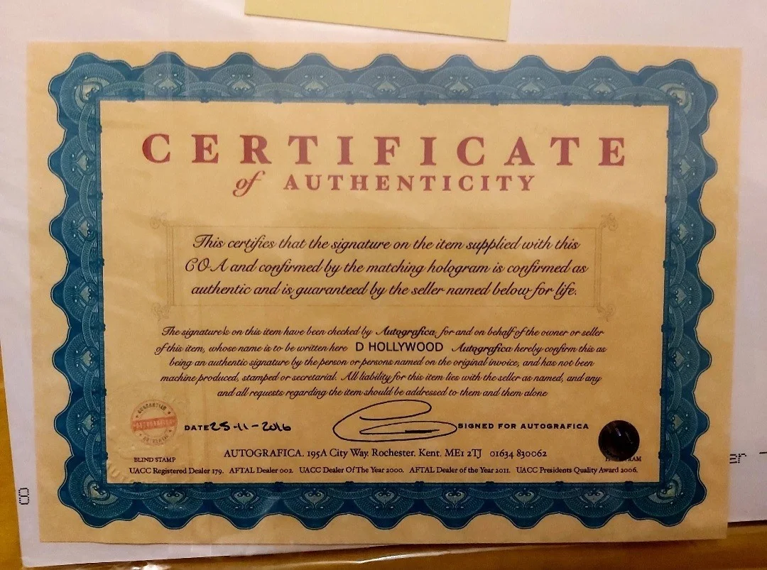 ROGER MOORE JAMES BOND ORIGINAL AUTOGRAPH WITH COA. RIP 🙏, image 3