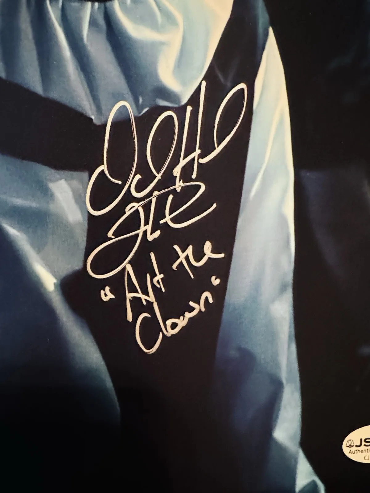 David Howard Thornton — DAVID HOWARD THORNTON Signed Art the Clown 8x10 Photo TERRIFIER Autograph JSA-F, изображение 2