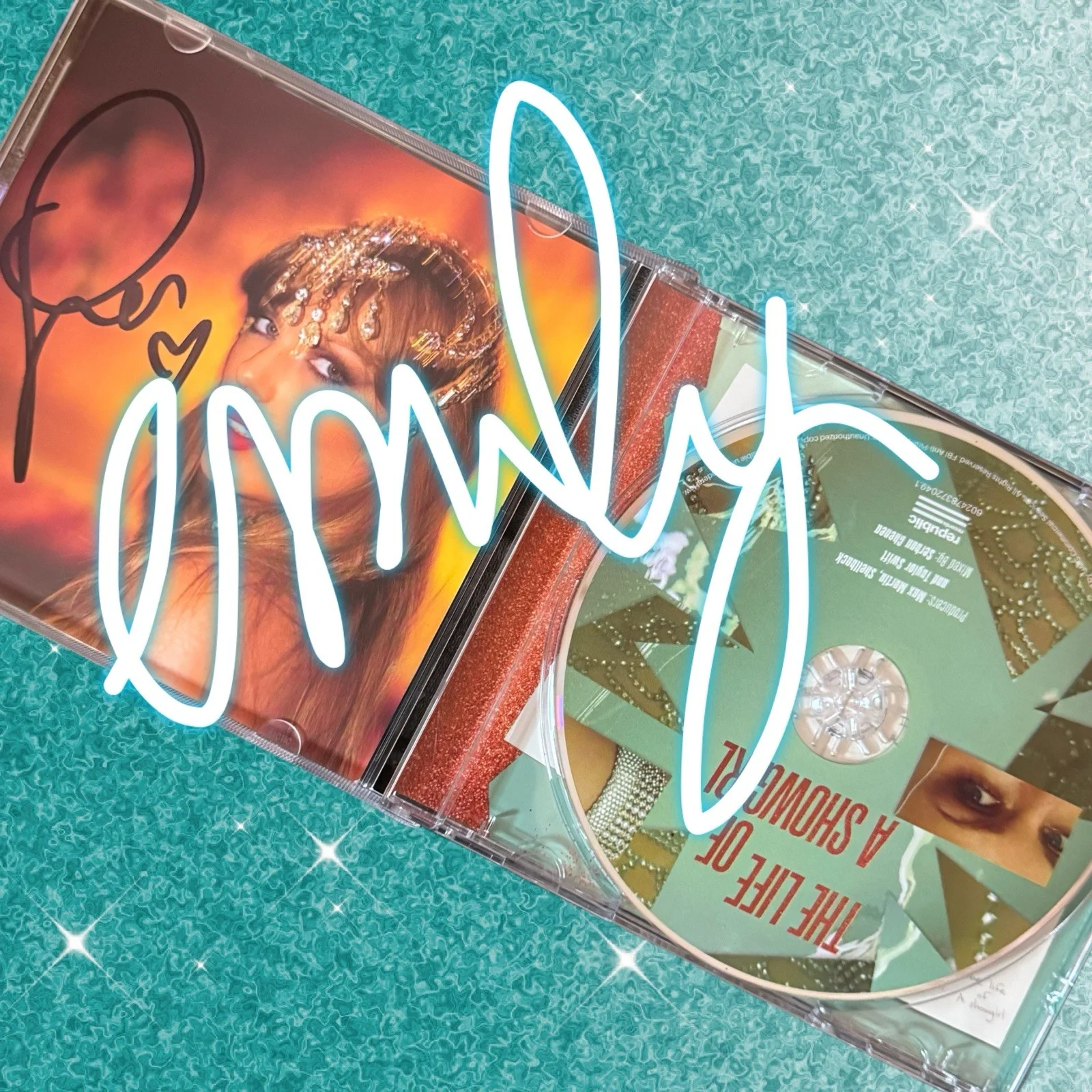 NWT Signed Taylor Swift The Life of a Showgirl Limited Edition CD with heart!, изображение 2
