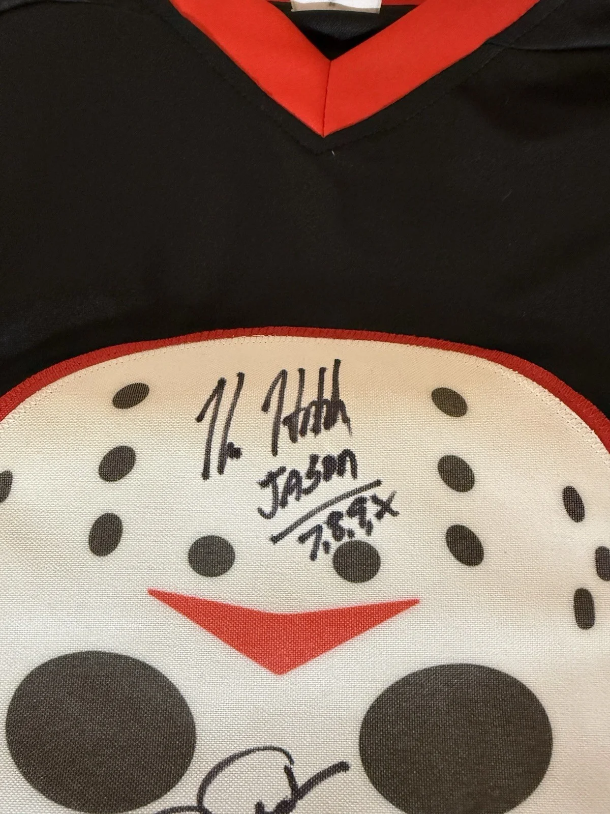 KANE HODDER, CJ GRAHAM, ARI LEHMAN SIGNED FRIDAY THE 13TH HOCKEY JERSEY *no COA*, изображение 5