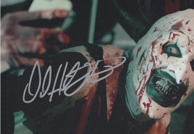 David howard Thornton — "TERRIFIER" DAVID HOWARD THORNTON - The Classic Selfie Scene Signed 8x10 W/COA, image 2