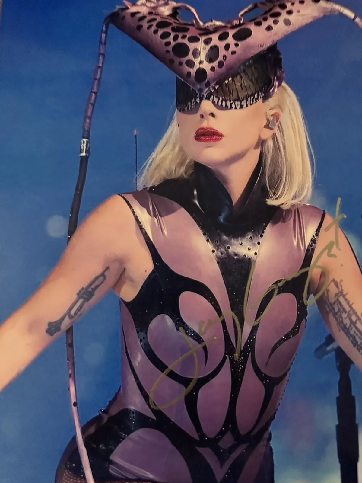 Lady Gaga — Lady Gaga Signed 8x10 Photo w/ COA – Authentic Autograph – Pop Icon