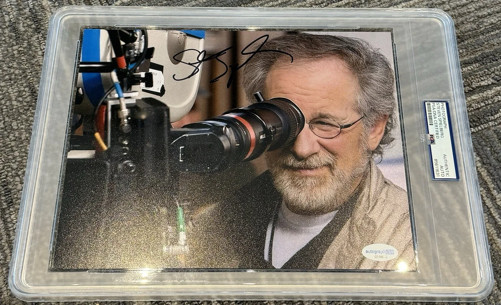 Steven Spielberg — Steven Spielberg Director Signed Autograph 8x10 Photo PSA/DNA Encapsulated Jaws