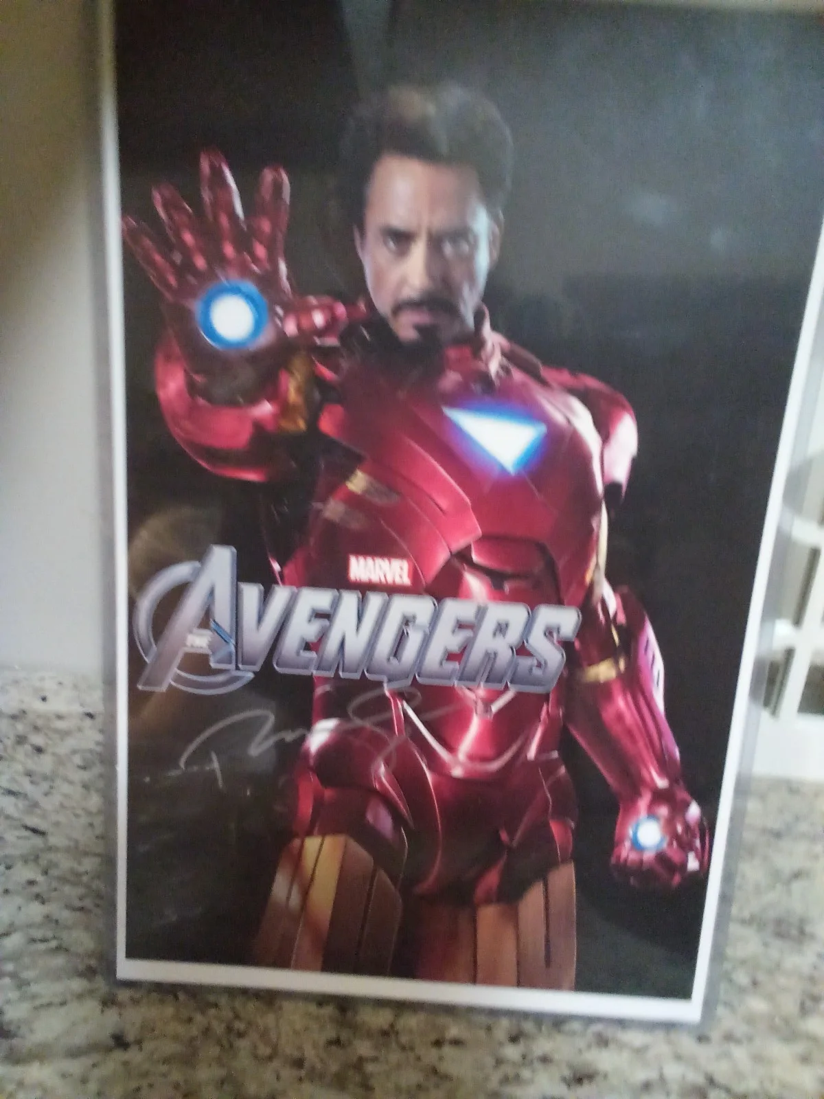 Robert Downey JR The Avengers IRON MAN Signed 11 x 17 Photo With COA, изображение 3