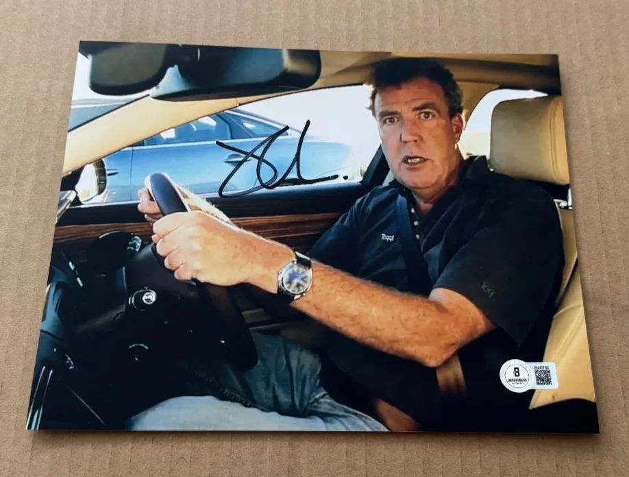 JEREMY CLARKSON — JEREMY CLARKSON SIGNED TOP GEAR 8X10 PHOTO BECKETT BAS #246